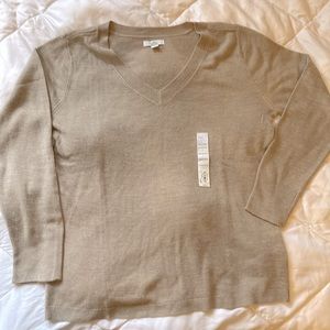 Croft & Barrow Extra soft V-neck Sweater. BRAND NEW